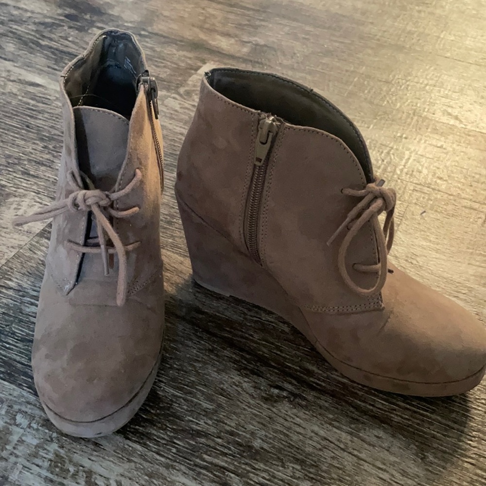 Taupe Women’s Wedges